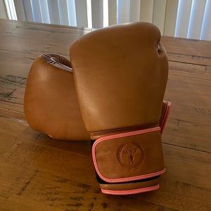 Modest Vintage Player Genuine Leather Boxing Gloves